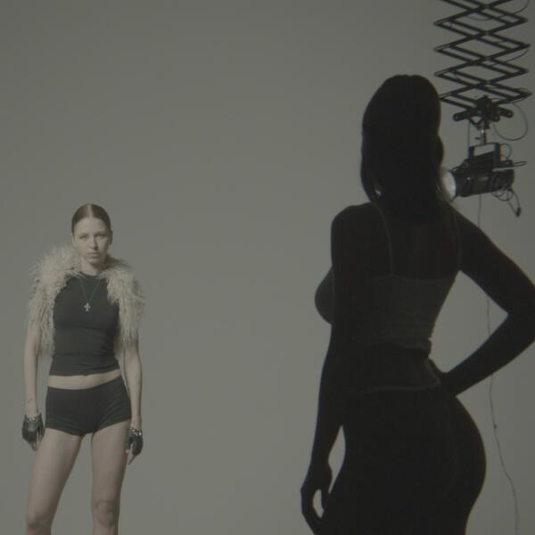 луни ана - Give It 2 Me