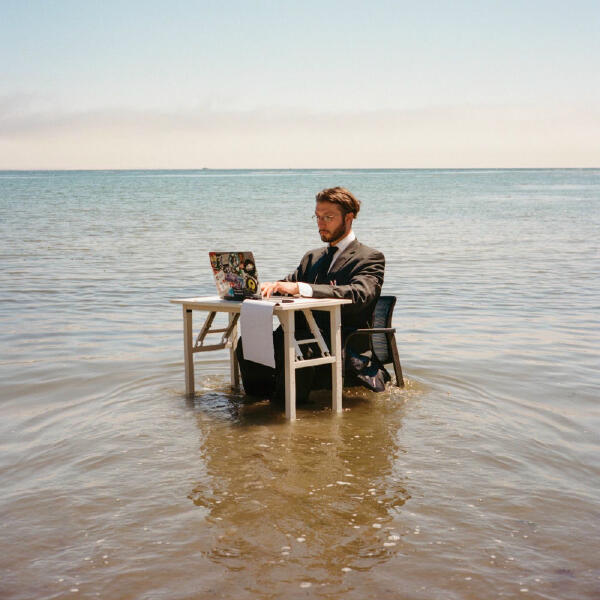 Bbno$, Käärijä - eat slay love